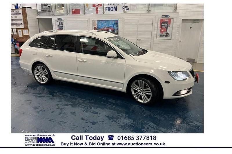 White Used 2014 Skoda Superb Elegance Estate | £5,224 (Good price) - Image 1/1