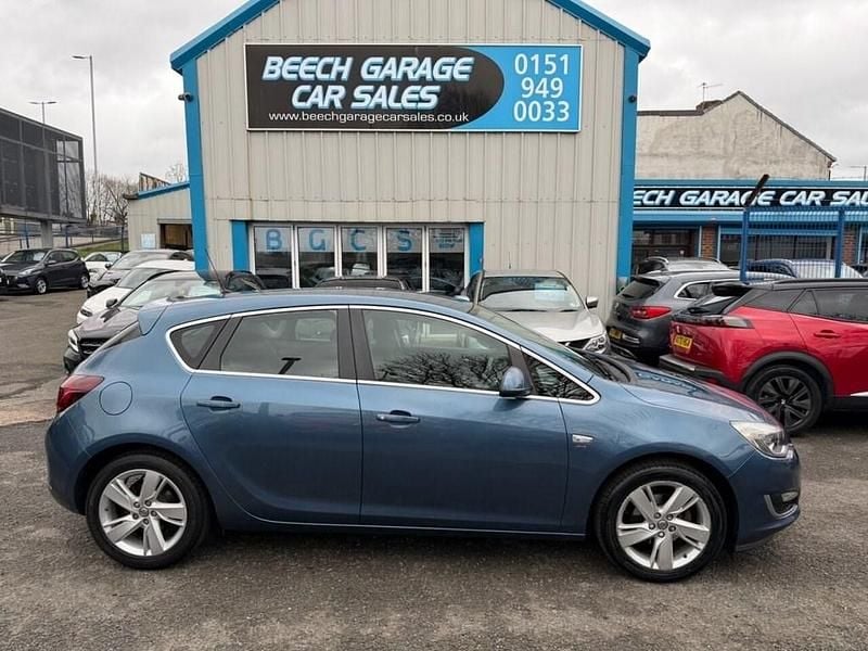 Used Vauxhall Astra SRi 115 HP (84 kW) 2015 Blue Hatchback