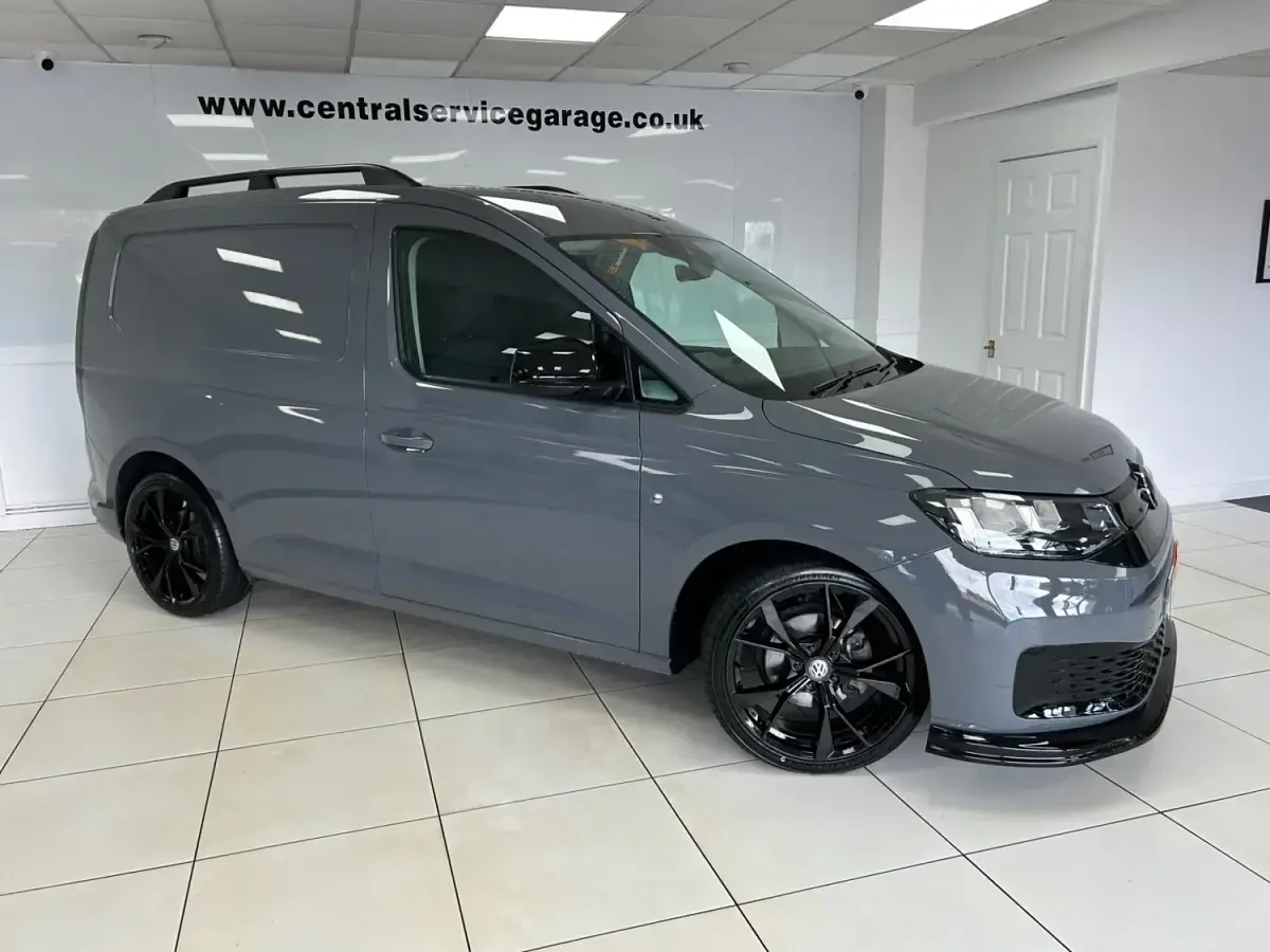 Używany VW Caddy Business 102 KM (75 kW) 2024 Szary Minivan