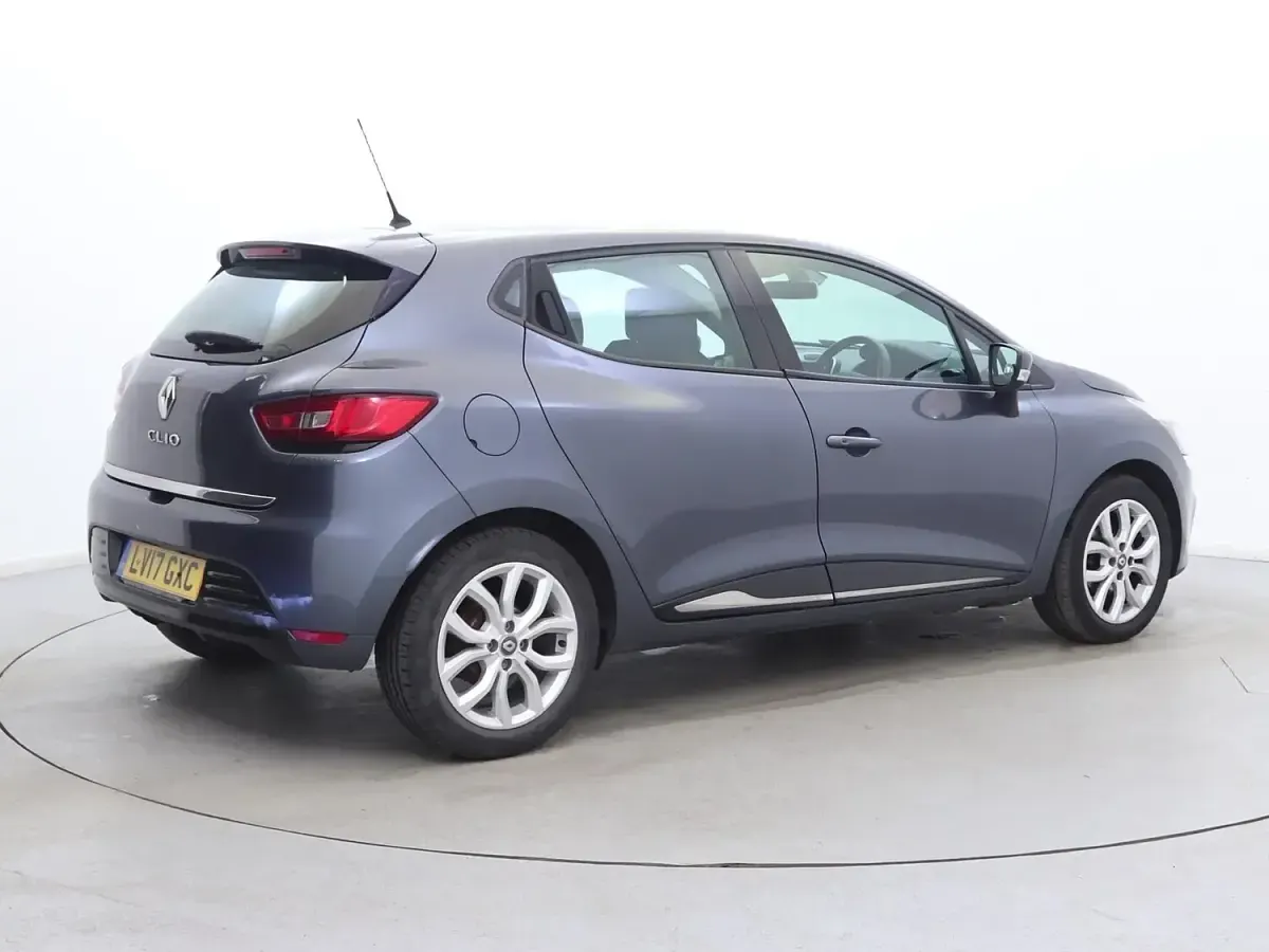 Used Renault Clio Dynamique 75 HP (55 kW) 2017 Grey Hatchback
