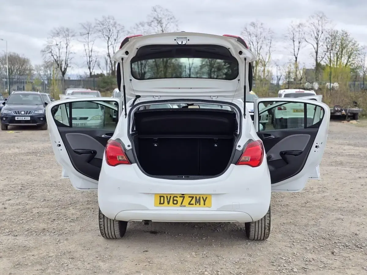 Used Vauxhall Corsa Elite 90 HP (66 kW) 2017 White Hatchback