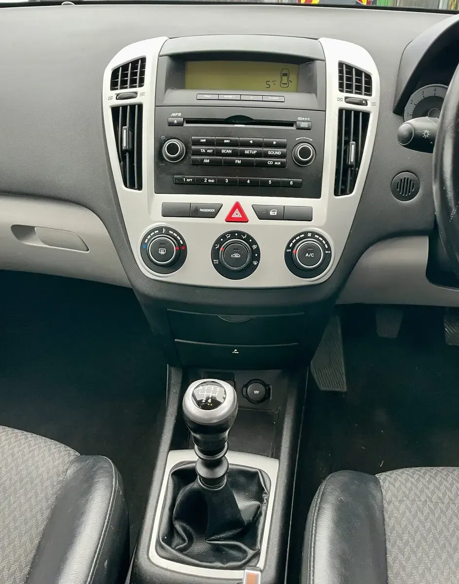Used Kia Ceed 103 HP (75 kW) 2009 Silver Hatchback