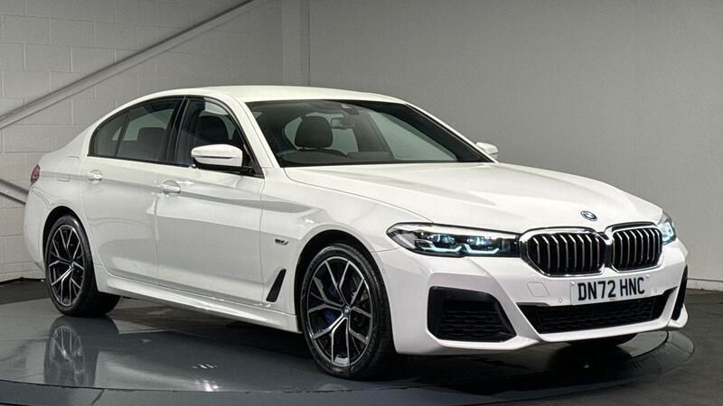 White Used 2022 BMW 545e M Sport | £34,000 (Good price) - Image 1/4