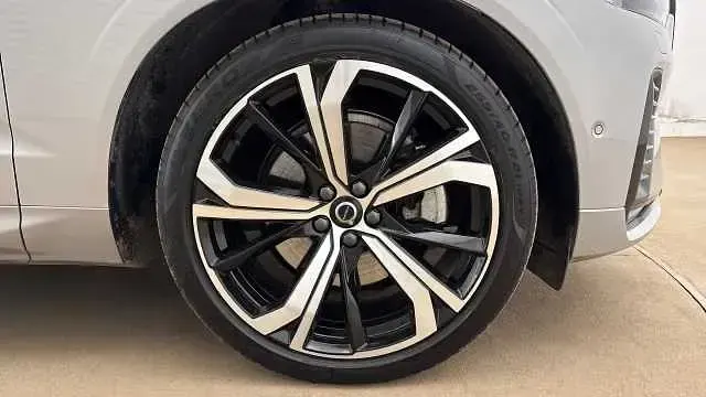 Usado Volvo XC60 Ultra 250 HP (183 kW) 2025 Prateado SUV