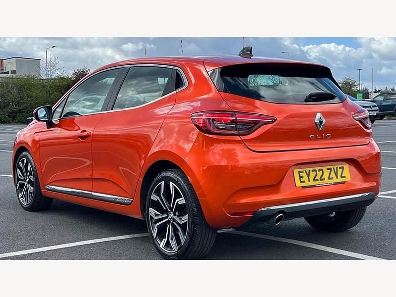 Used Renault Clio V Version S 90 HP (66 kW) 2022 Renault id  orange valencia  Hatchback