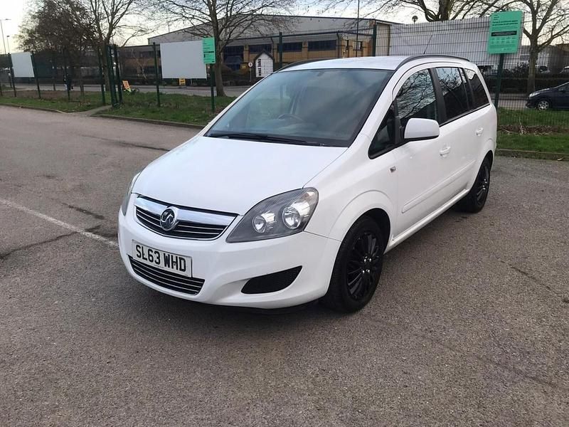 Used Vauxhall Zafira 115 HP (84 kW) 2013 White MPV