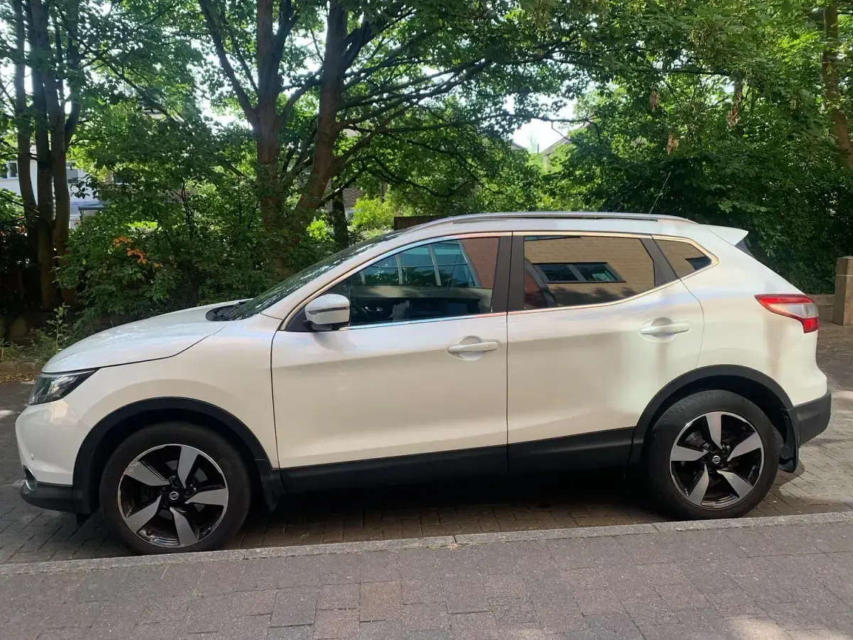 Used Nissan Qashqai N-TEC 113 HP (83 kW) 2015 White SUV