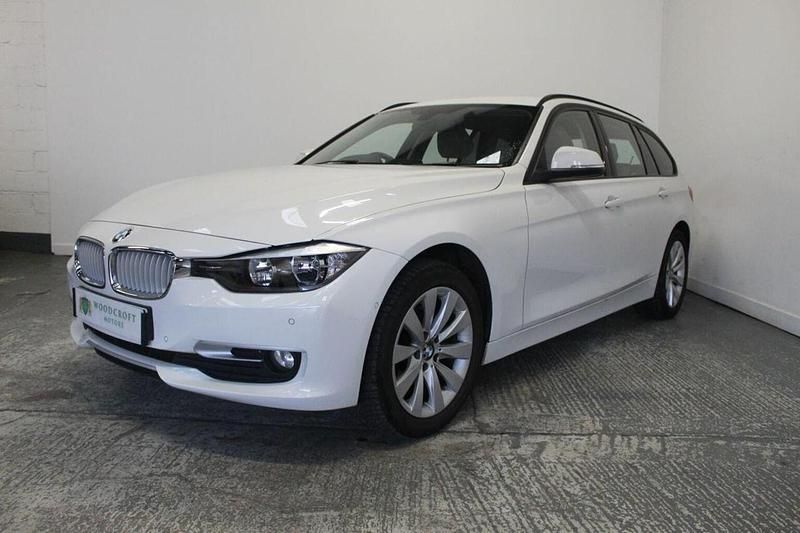 Begagnad BMW 320 Impressive 2013 Vit Kombi