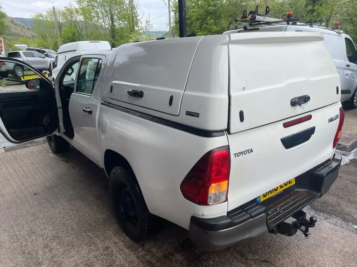Begagnad Toyota HiLux Active 150 HK (110 kW) 2018 Vit Pickup