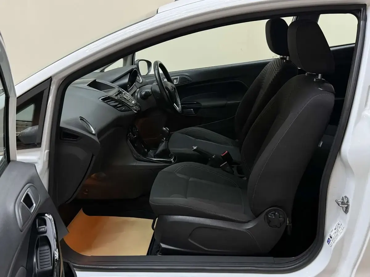 Used Ford Fiesta Zetec 98 HP (72 kW) 2016 White Hatchback