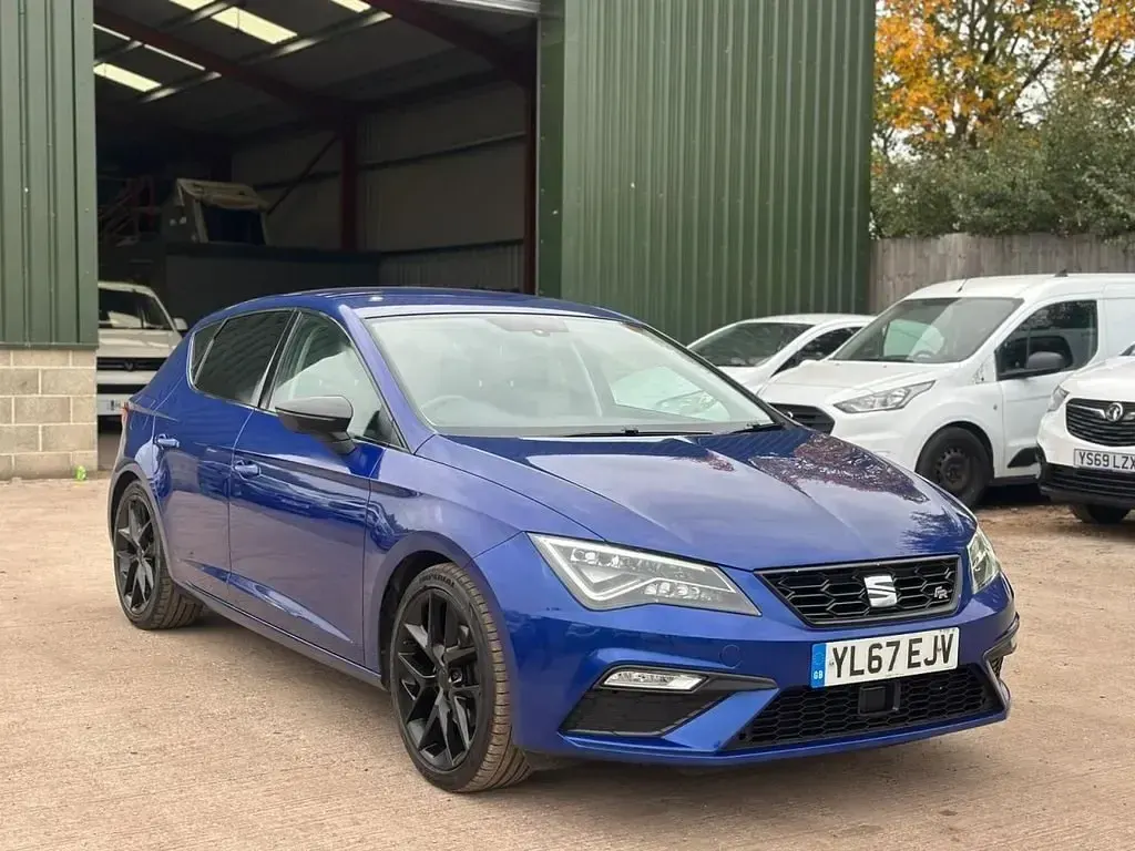 Begagnad Seat Leon FR 125 HK (91 kW) 2018 Blå Halvkombi