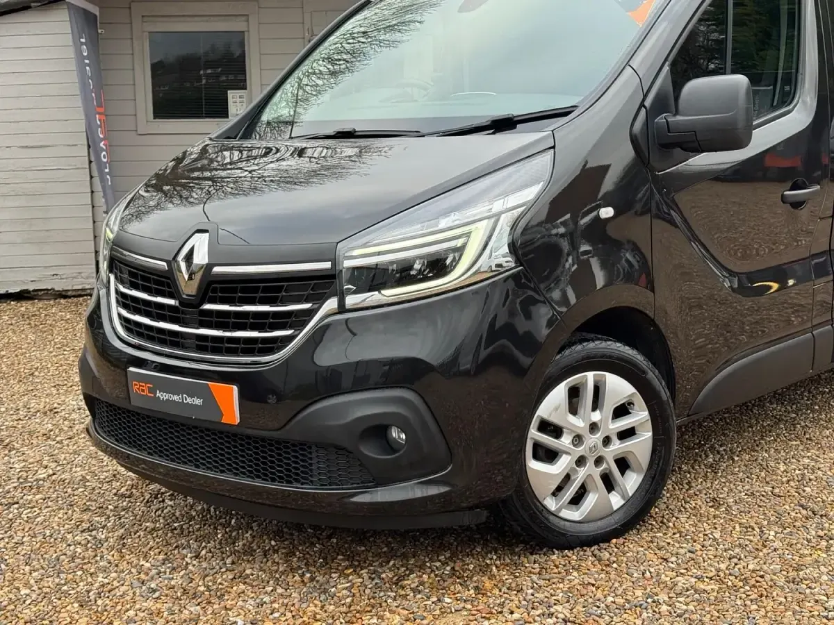 Used Renault Trafic 2020 Black MPV
