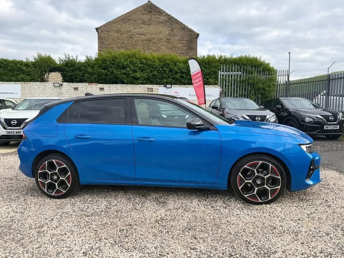 Usado Vauxhall Astra GS Line 2022 Azul Utilitario