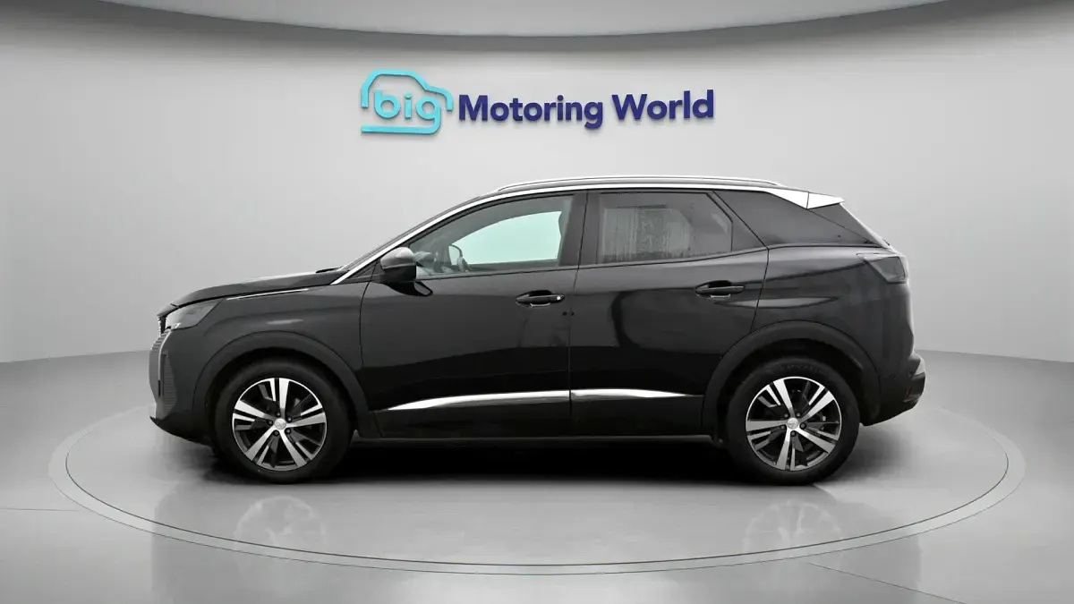 Second-hand Peugeot 3008 Allure 131 CP (96 kW) 2023 Negru SUV