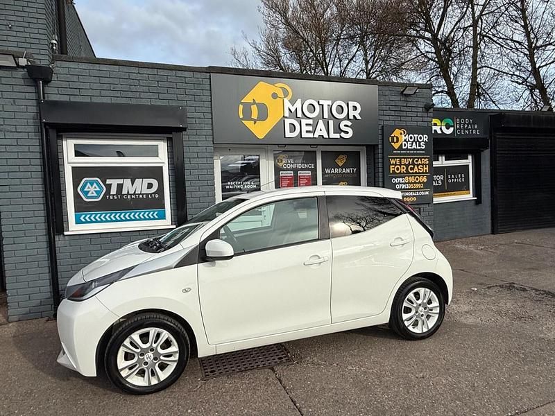 Begagnad Toyota Aygo X-pure 69 HK (50 kW) 2016 Vit Halvkombi