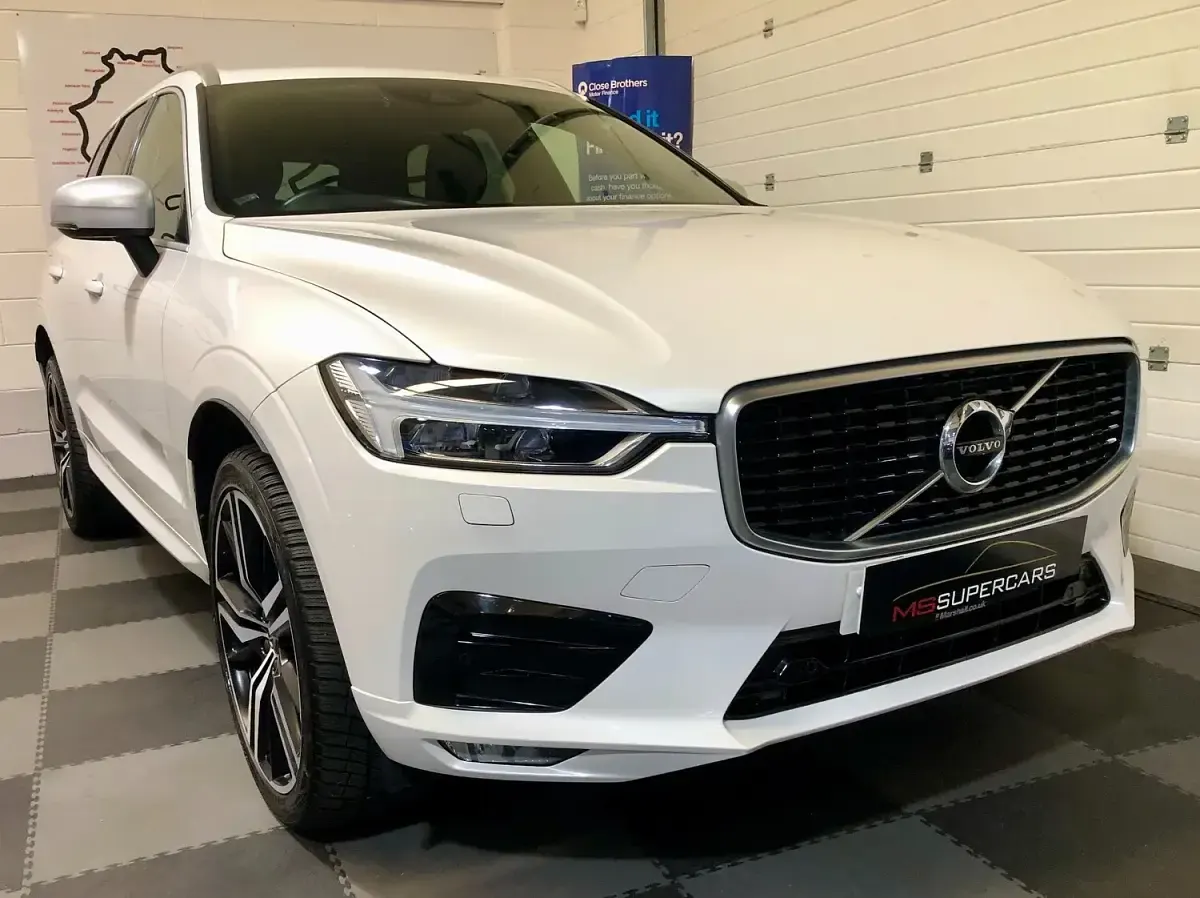 Used Volvo XC60 R-Design Pro 2019 White SUV