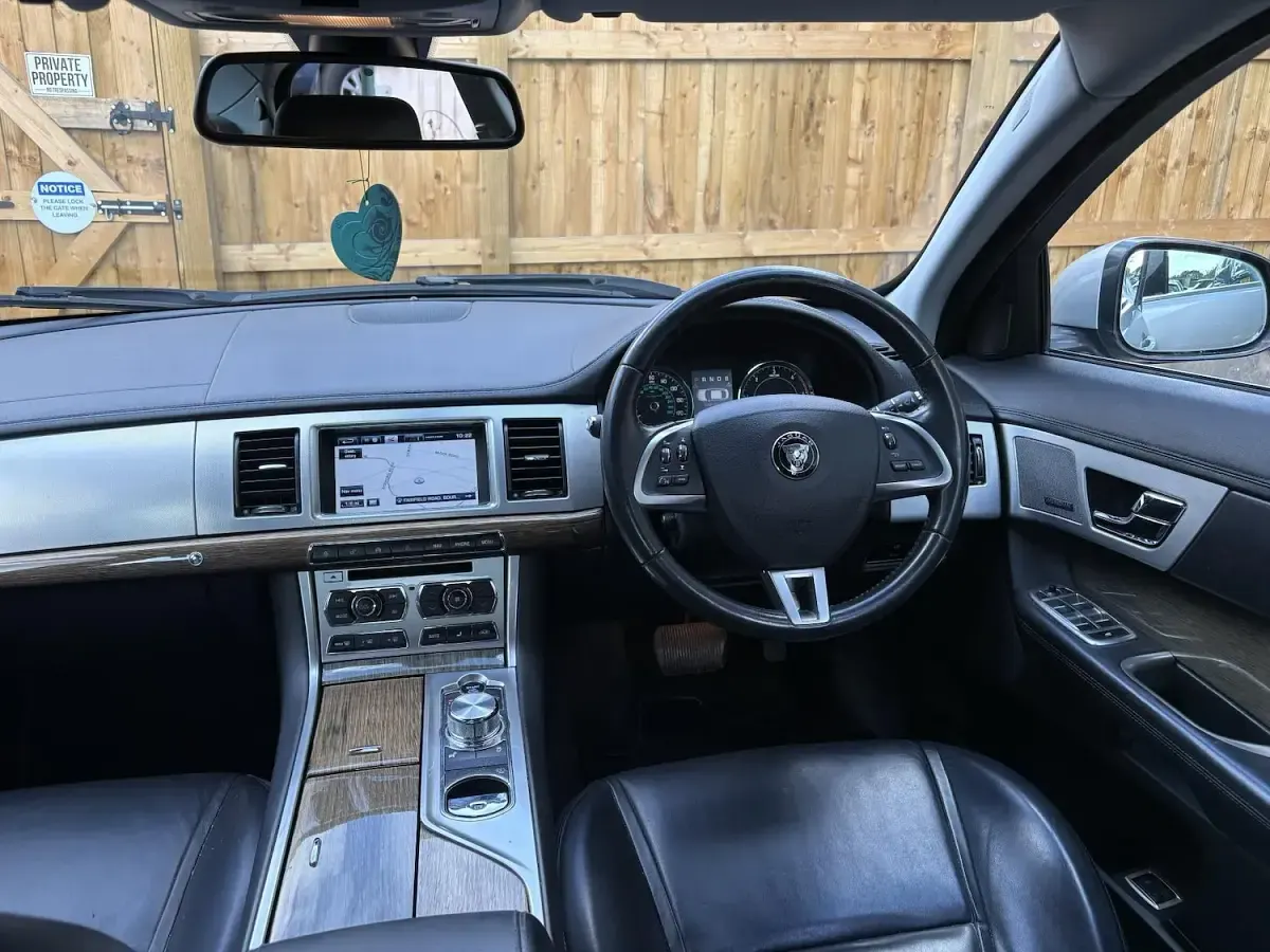Used Jaguar XF Premium Luxury 200 HP (147 kW) 2014 Silver Sedan