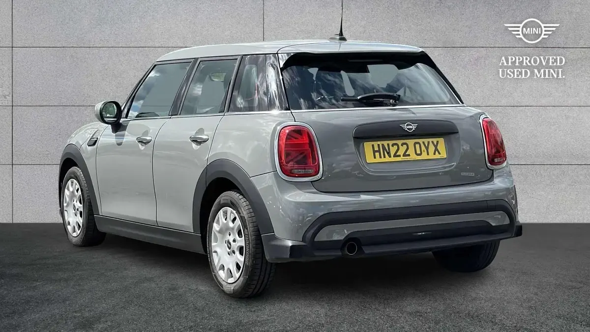 Usado Mini ONE Classic 101 CV (74 kW) 2022 Gris Utilitario