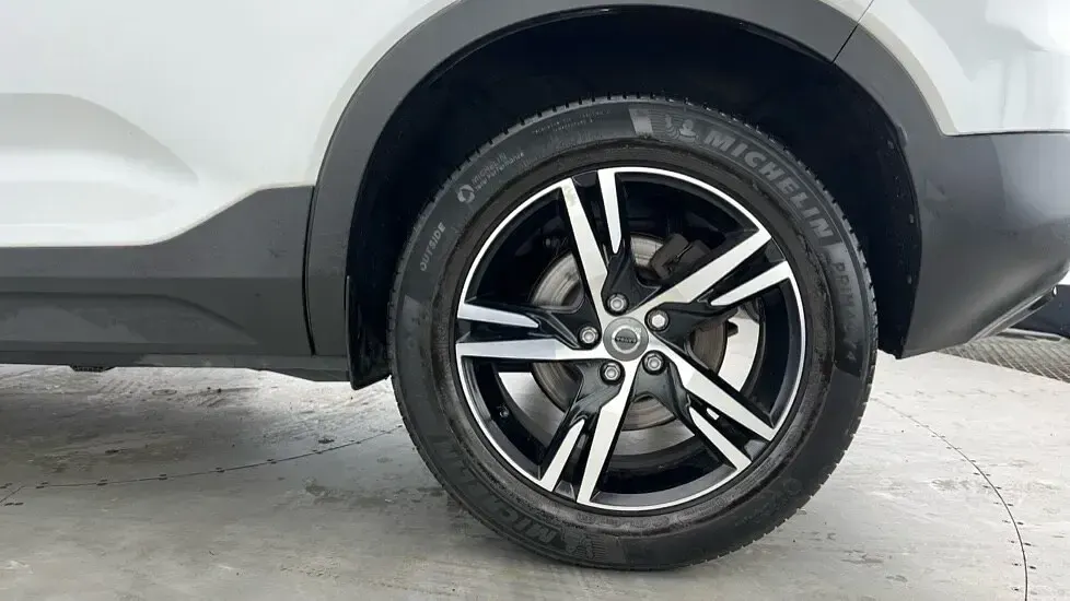 Used Volvo XC40 R-Design 2022 White SUV