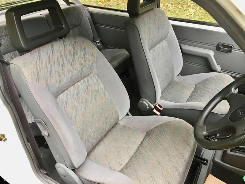 Used Rover Metro 63 HP (46 kW) 1991 White Hatchback