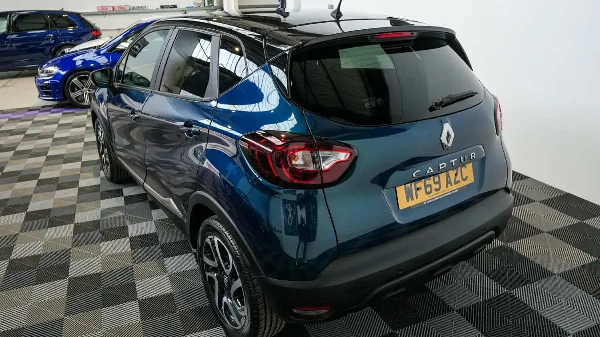 Used Renault Captur Iconic 90 HP (66 kW) 2019 Blue SUV