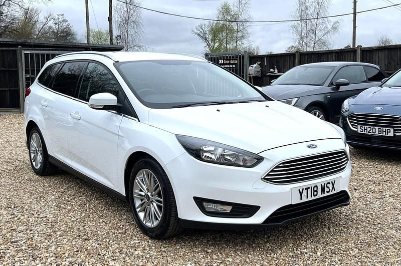 Used Ford Focus Zetec 120 HP (88 kW) 2018 White Estate