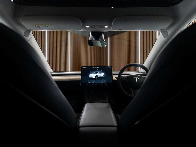 Used Tesla Model Y Long Range AWD 378 kW (514 HP) 2022 White SUV