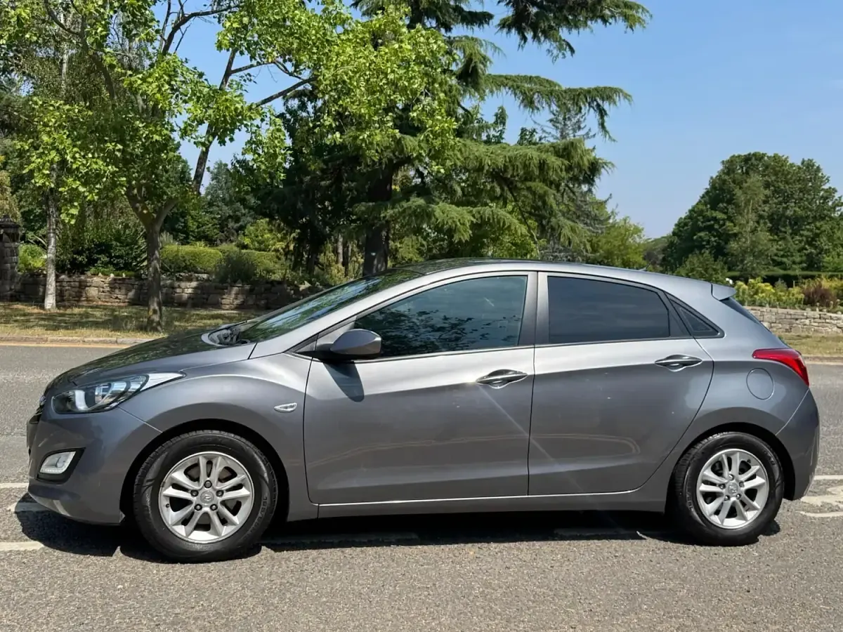 Used Hyundai i30 Active 100 HP (73 kW) 2013 Grey Hatchback