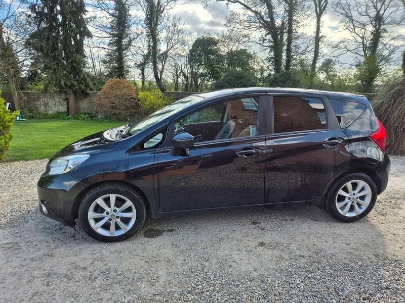 Used Nissan Note Tekna 90 HP (66 kW) 2013 Black Hatchback