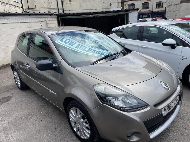 Used Renault Clio II Dynamique 2010 Beige Hatchback