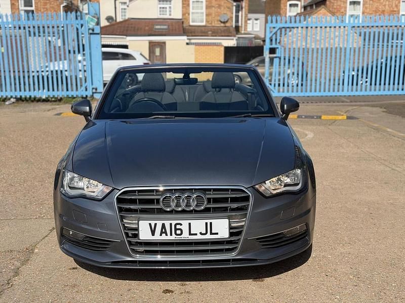 Usado Audi A3 Cabriolet Design 150 HP (110 kW) 2016 Cinzento Cabrios