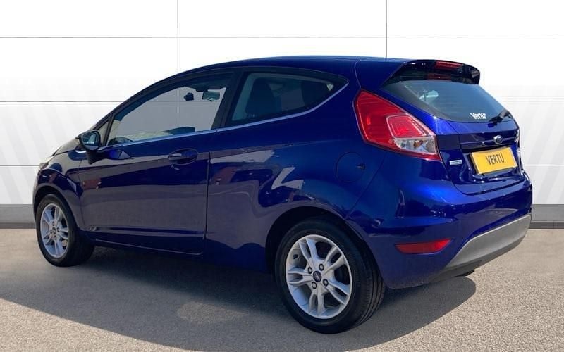 Usado Ford Fiesta Zetec 101 HP (74 kW) 2017 Azul Citadino