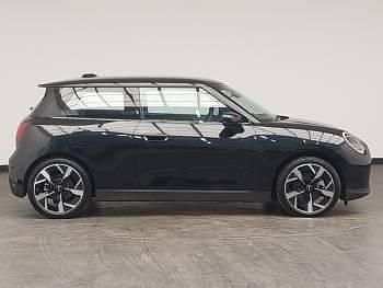 Usado Mini Cooper Exclusive 160 kW (218 CV) 2024 Negro Utilitario