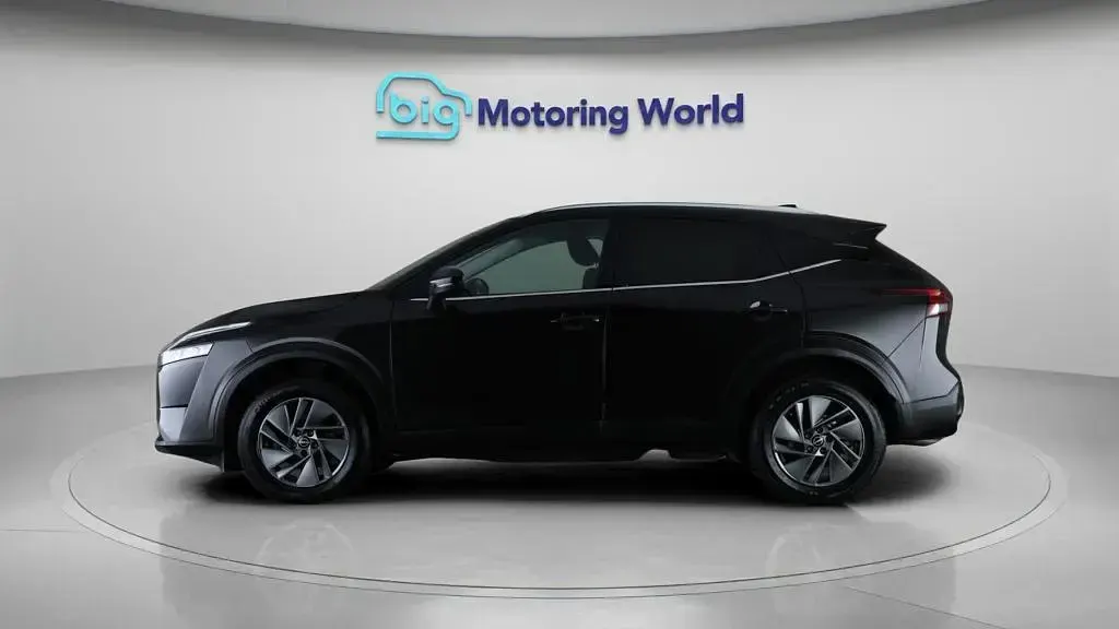 Used Nissan Qashqai Acenta Premium 140 HP (102 kW) 2022 Black SUV
