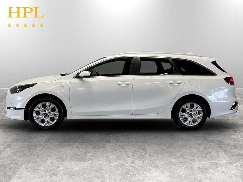 Used Kia Ceed 2023 White Hatchback