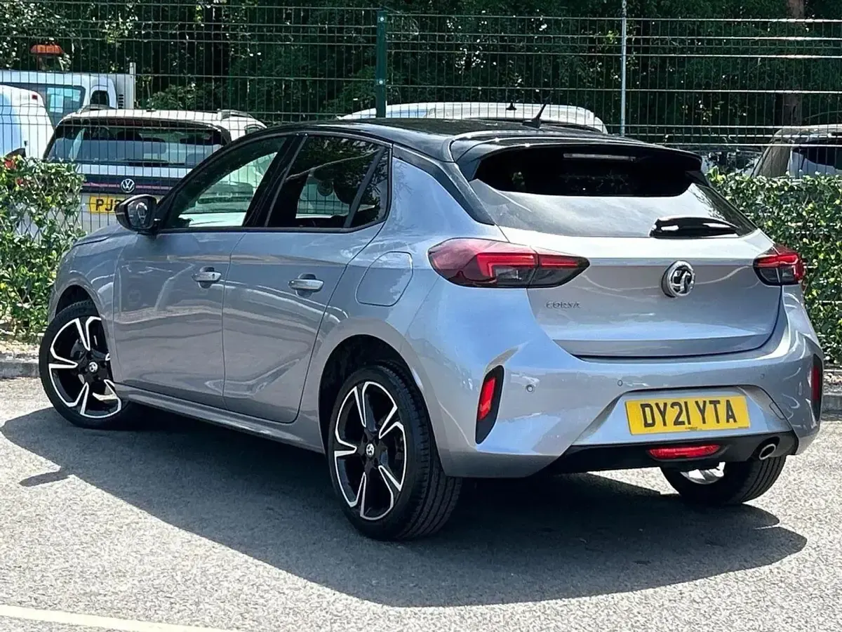 Begagnad Vauxhall Corsa SRi 100 HK (73 kW) 2021 Grå Halvkombi