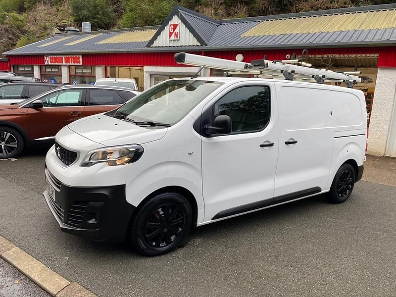 White Used 2018 Peugeot Expert Van | £9,995 (Fair price) - Image 1/4