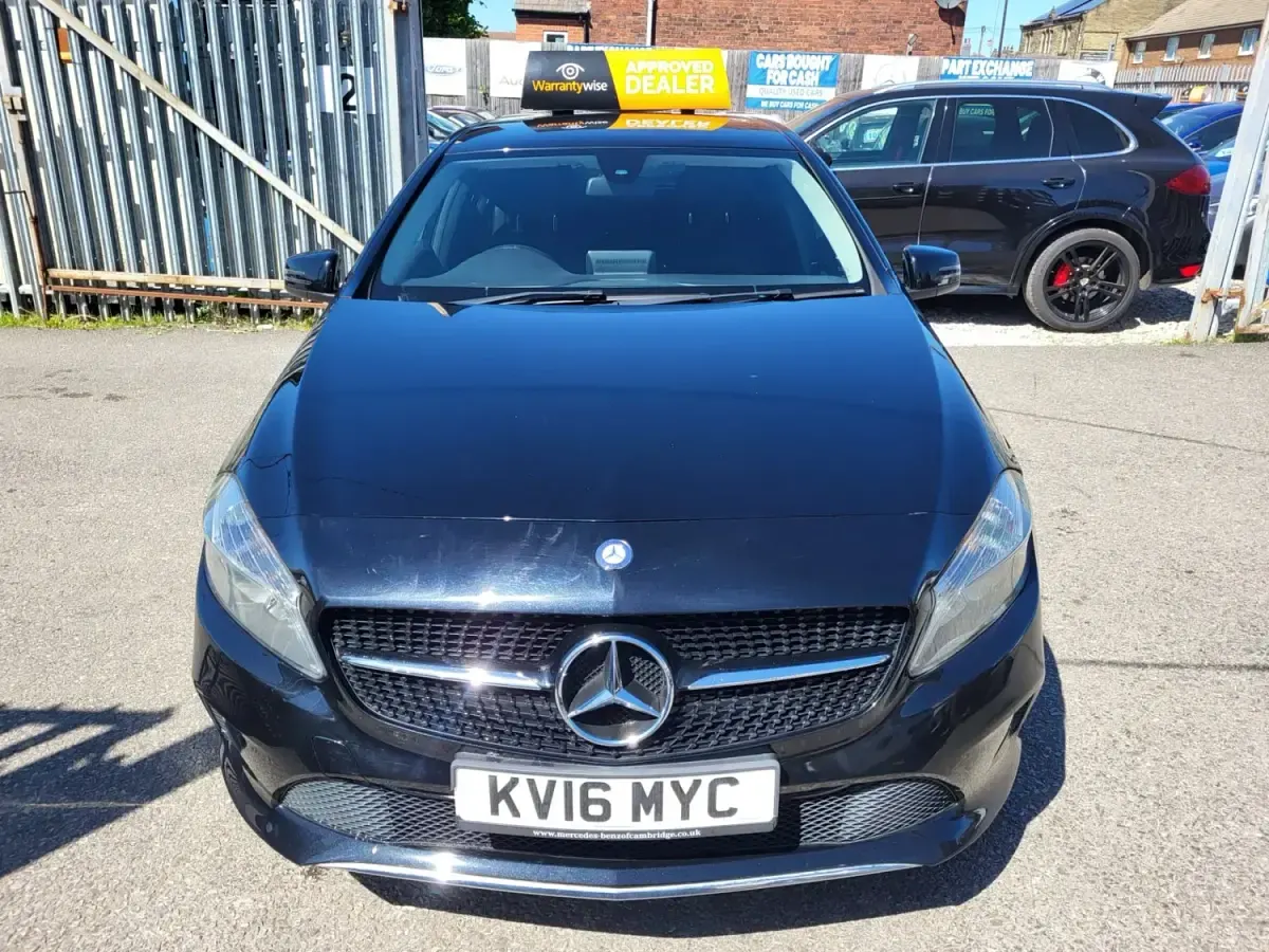 Käytetty Mercedes A180 SE 2016 Musta Viistoperä