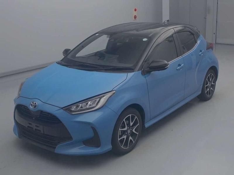 Used Toyota Yaris Hybrid Design 116 HP (85 kW) 2020 Blue Hatchback