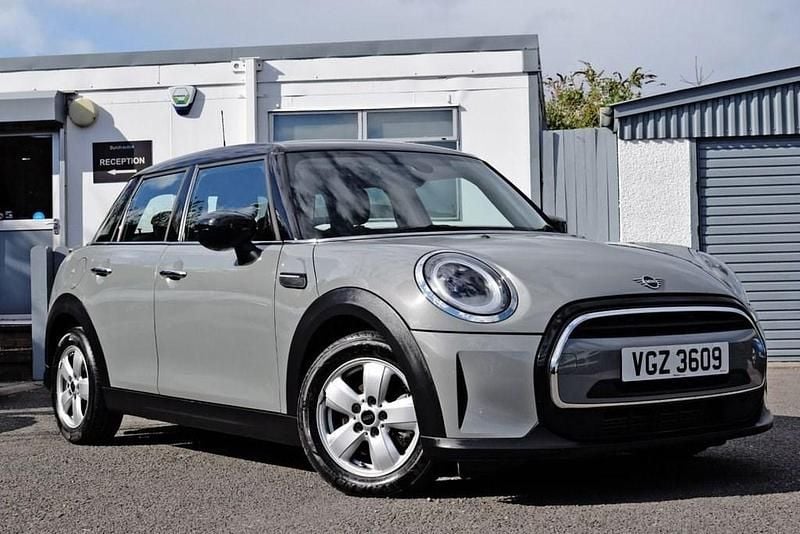 Begagnad Mini Cooper Classic 136 HK (100 kW) 2022 Grå Halvkombi