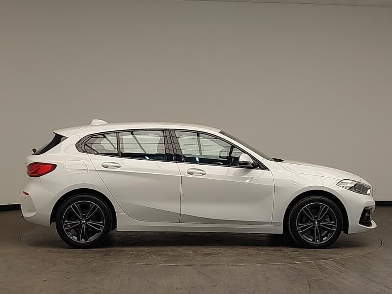 Used BMW 118 Sport Line 134 HP (98 kW) 2022 White Hatchback