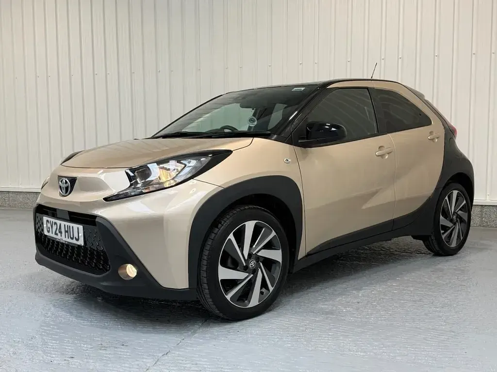 Used Toyota Aygo X 72 HP (52 kW) 2024 Beige SUV