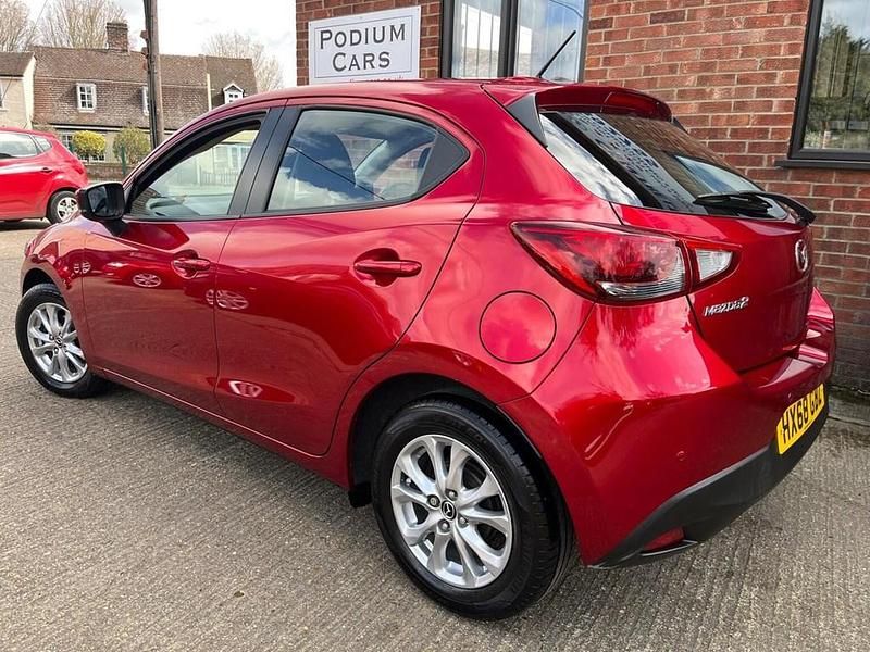 Begagnad Mazda 2 2017 Röd Halvkombi