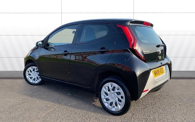 Used Toyota Aygo X-play 72 HP (52 kW) 2020 Hatchback