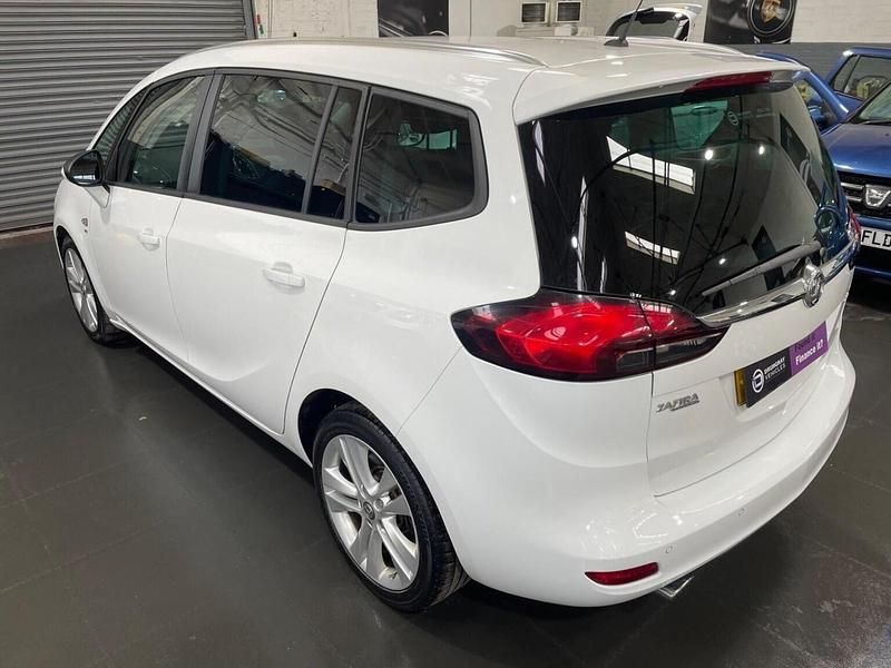 Used Vauxhall Zafira SRi 170 HP (125 kW) 2015 White MPV