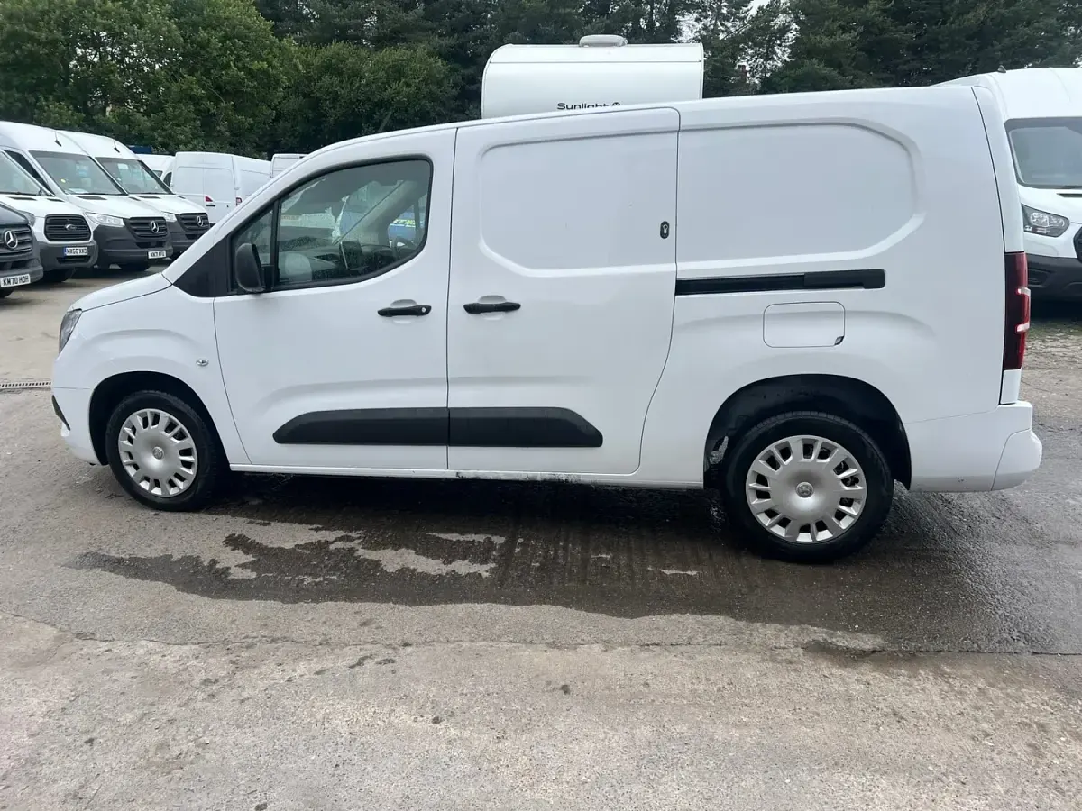 Used Vauxhall Combo Sportive 100 HP (73 kW) 2022 White MPV