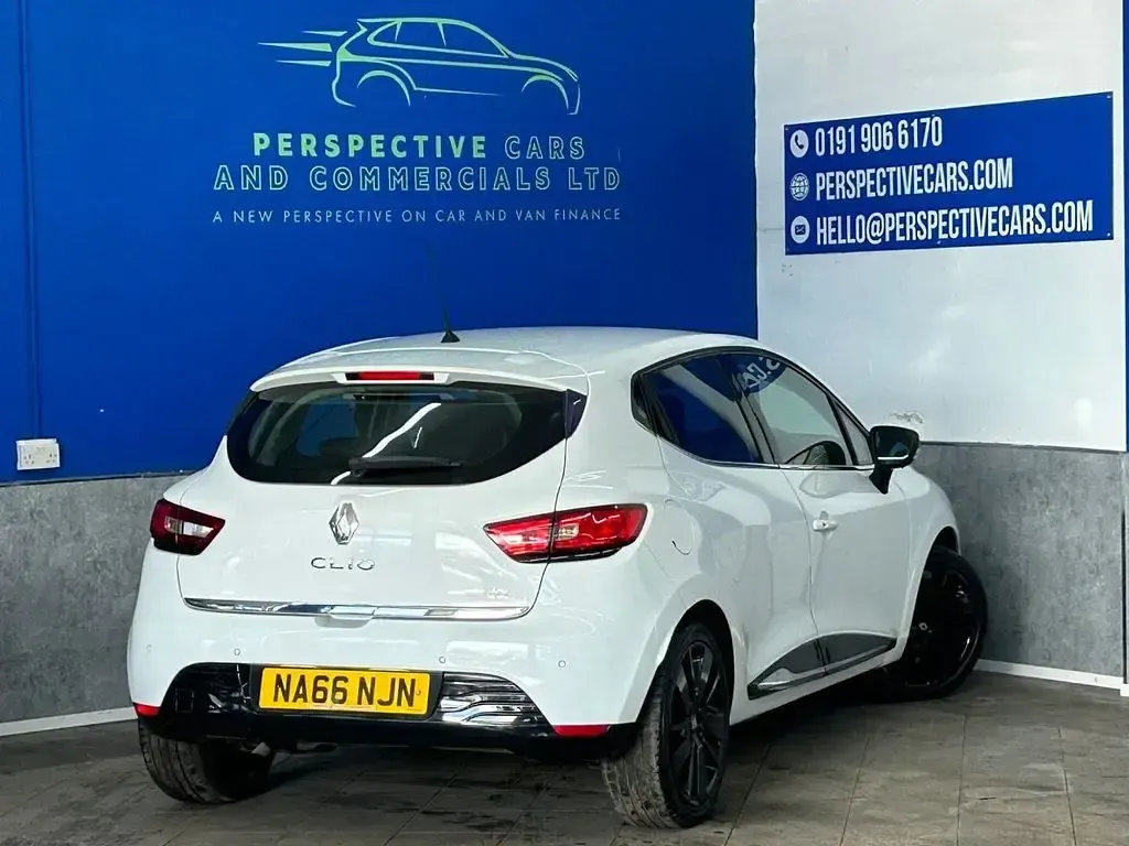 Używany Renault Clio IV Dynamique 89 KM (65 kW) 2016 Biały Hatchback