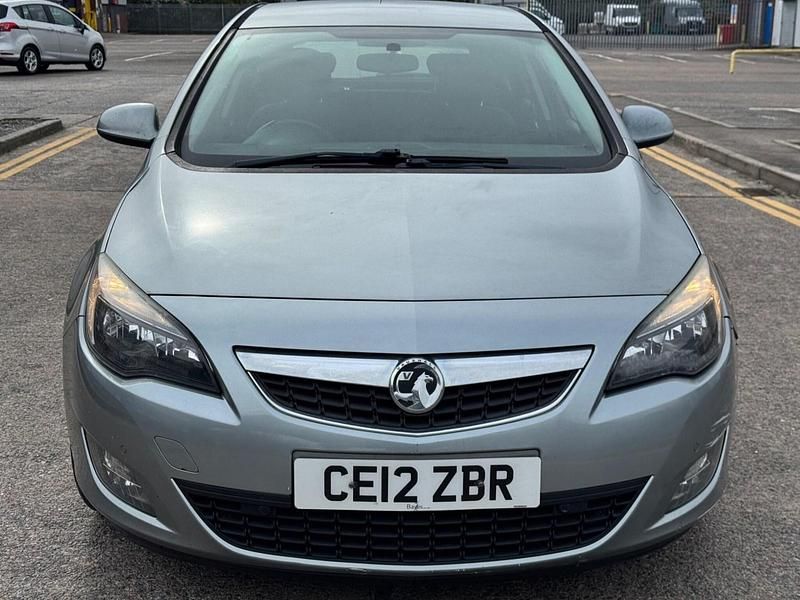 Second-hand Vauxhall Astra SRi 2012 Argintiu Hatchback