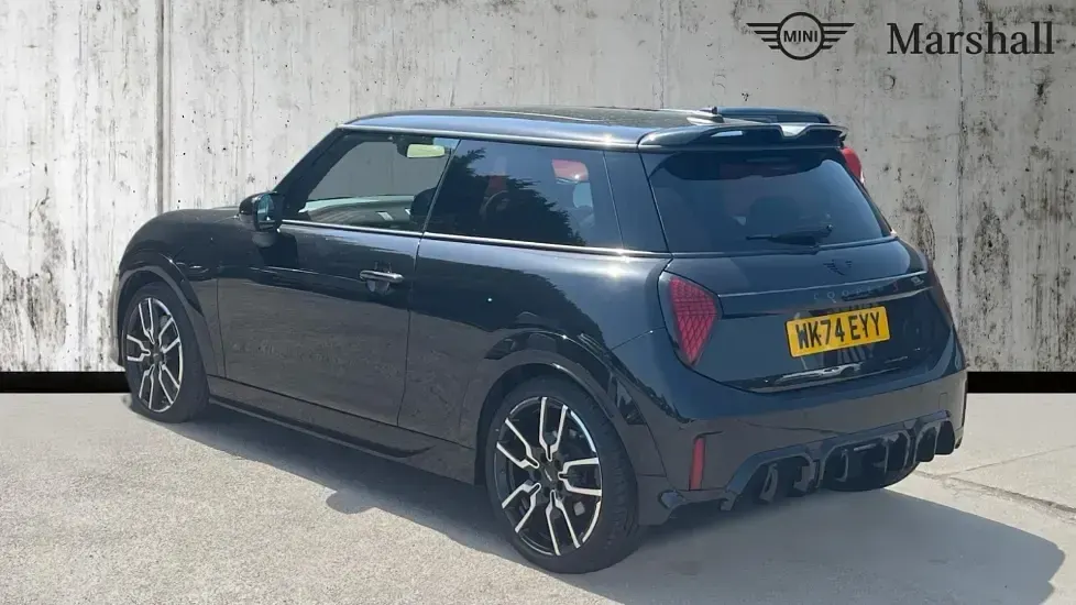 Used Mini Cooper S Hatch 201 HP (147 kW) 2024 Black Hatchback