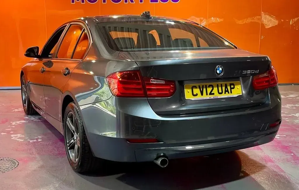 Begagnad BMW 320 Comfort Edition 184 HK (135 kW) 2012 Grå Sedan